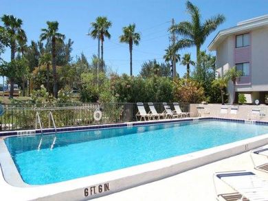 ACROSS ST FROM BEACH ANNA MARIA RENTAL